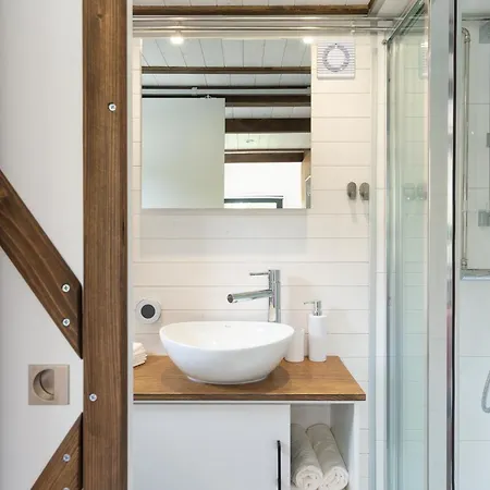 Staymoovers - Tinyhouse *